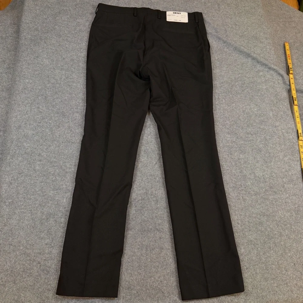 DKNY Duran Men Black 2 Piece Suit 40R 33W DNUR217W0021 New